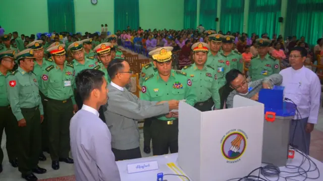 နေပြည်တော်မှာ မဲပေးစက်အကြောင်း ရှင်းပြ