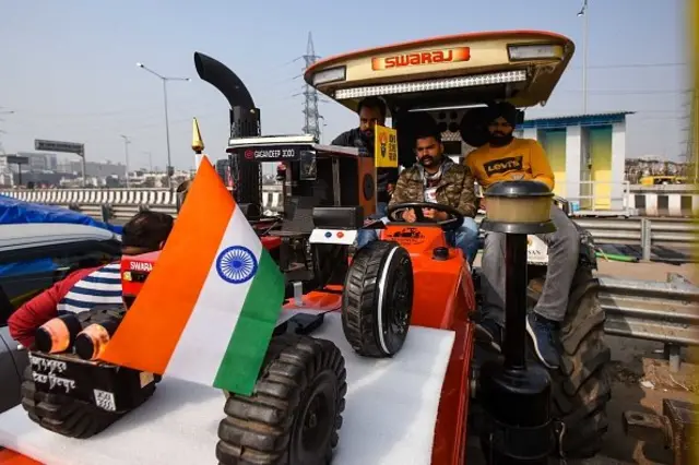 ట్రాక్టర్ల ర్యాలీ