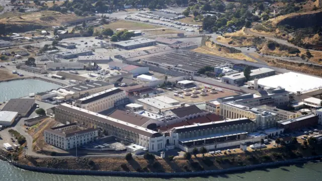 Vista aérea da prisãojogo que esta dando dinheiroSan Quentin na Califórnia