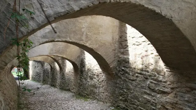 طريق مؤدي إلى سجن الزوجية