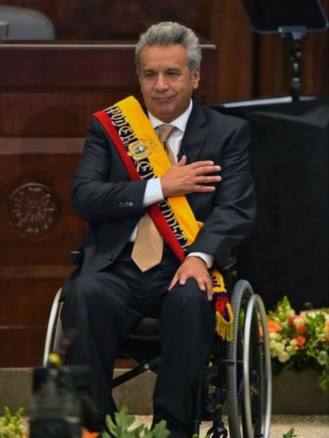 Moreno con la cinta presidencial
