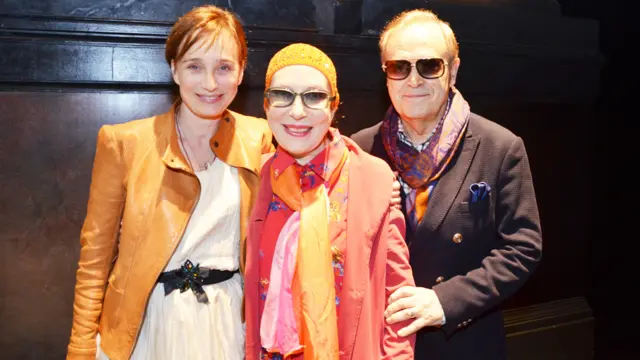 Инна Чурикова с Глебом Панфиловым и Кристин Скотт-Томас. Лондон, июль 2015 года