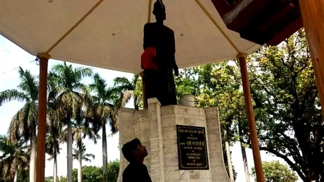 ਮਗਹਰ (ਪੂਰਬੀ ਉੱਤਰ ਪ੍ਰਦੇਸ਼, ਜਿੱਥੇ ਕਬੀਰ ਦੀ ਮੌਤ ਹੋਈ ਸੀ) ਵਿੱਚ ਉਨ੍ਹਾਂ ਦਾ ਮੱਠ।