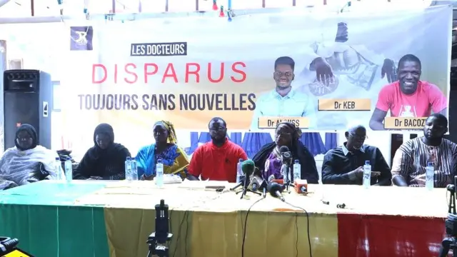 Des amis et proches des rappeurs Dr Keb, Dr Alouss et Dr Bacozy ont tenu un point presse le 7 août à Bamako.