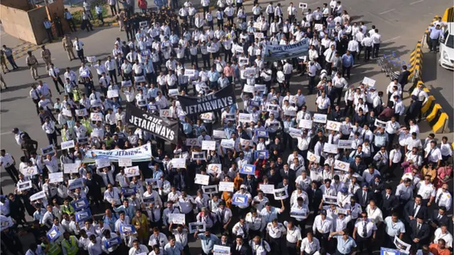 దిల్లీలోని ఇందిరాగాంధీ విమానాశ్రయం వద్ద జెట్ ఎయిర్‌వేస్ సిబ్బంది ఆందోళన