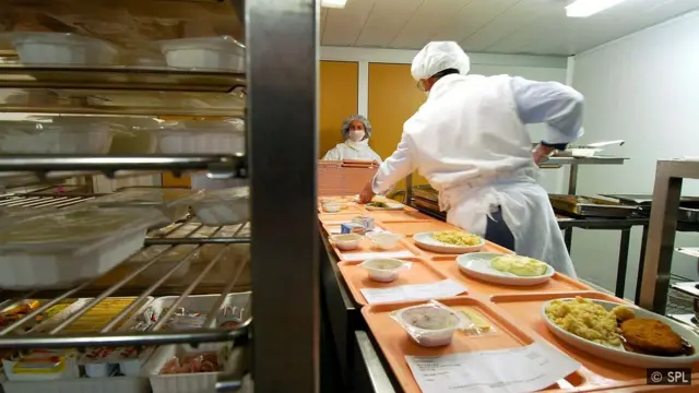 식품은 탄소배출의 주된 근원인데 일부 병원들은 현지 공급자들과 공조해 식품의 기후영향을 줄이고 있다