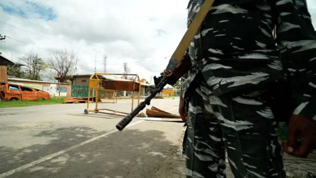 बिशुनपुरी येथील लष्कराचं चेकपॉईंट