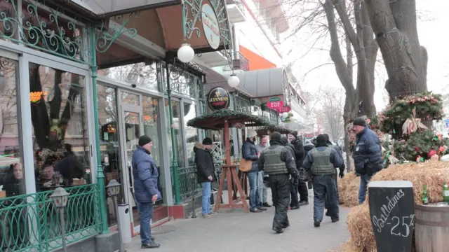 Українська поліція біля пабу з вболівальниками "Манчестер Юнайтед"