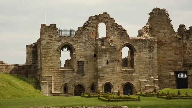 Руїни однієї з веж замку Тітбюрі