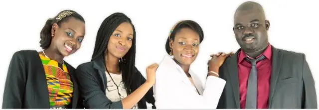 L'équipe Sooretul (Awa Caba, cofondatrice, en veste blanche)