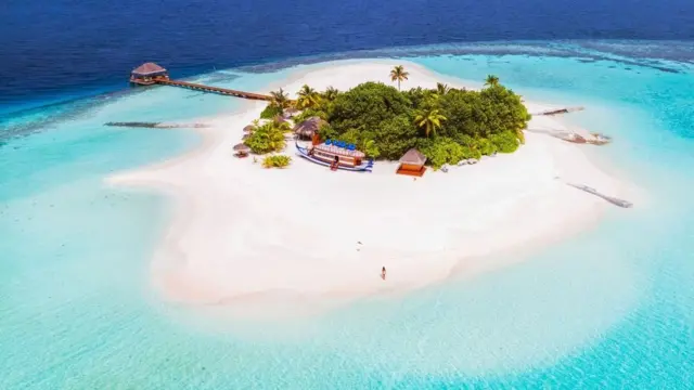 Мальдівам загрожує океан