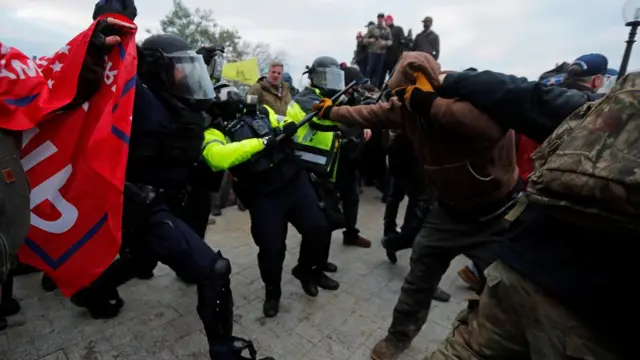 أنصار ترامب يتظاهرون في واشنطون ويقتحمون الكونغرس