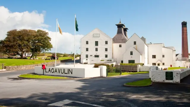 Вискокурня Лагавулин.