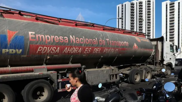 Un camión cisterna de Pdvsa