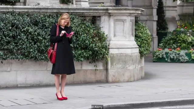 Umwanya tumara kuri za telefone zacu uri guhindura imiterere y'umutwe