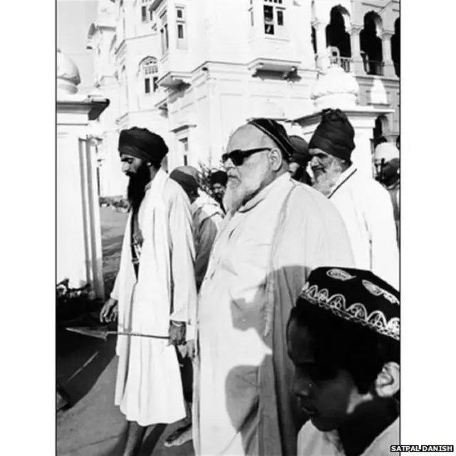 दिल्लीच्या जामा मशिदीचे तत्कालीन इमाम अहमद बुखारी यांच्यासोबत भिंद्रनवाले