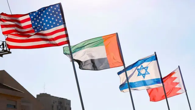 Флаги США, ОАЭ, Израиля и Бахрейна