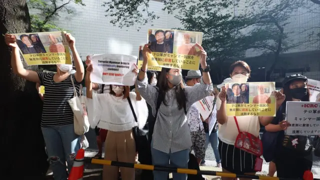 တိုကျိုက ICRC ရုံးရှေ့ မြန်မာတွေ ဆန္ဒပြ