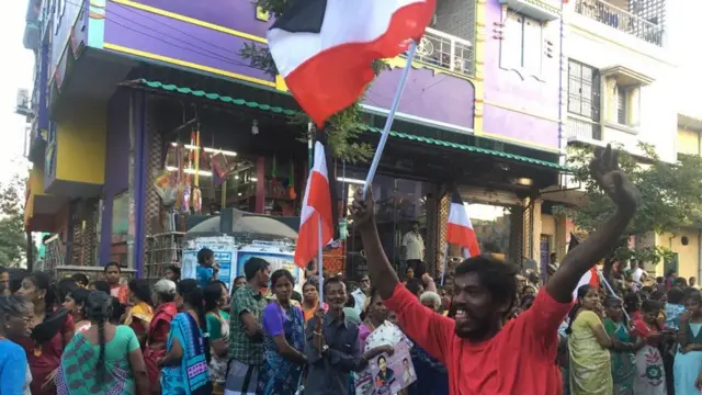 அனல் பறக்கும் ஆர்.கே. நகர் யாருக்கு?