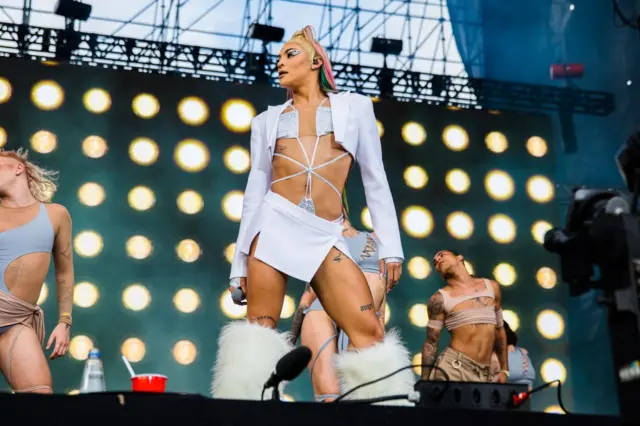 Pabllo Vittar durante seu show no Lollapalooza