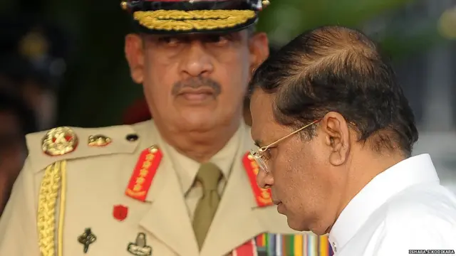 ෆීල්ඩ් මාෂල් සරත් ෆොන්සේකා සමඟ ජනාධිපති මෛත්‍රීපාල සිරිසේන