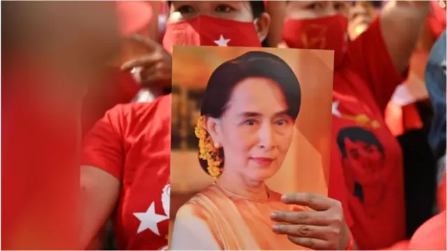 આંગ સાન સૂ ચીના સમર્થકો દ્વારા પ્રદર્શન