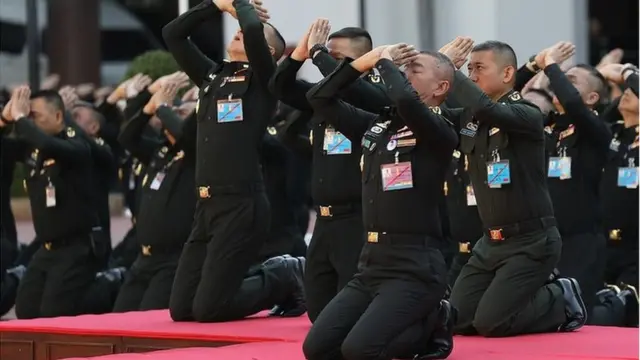 ถวายบังคม