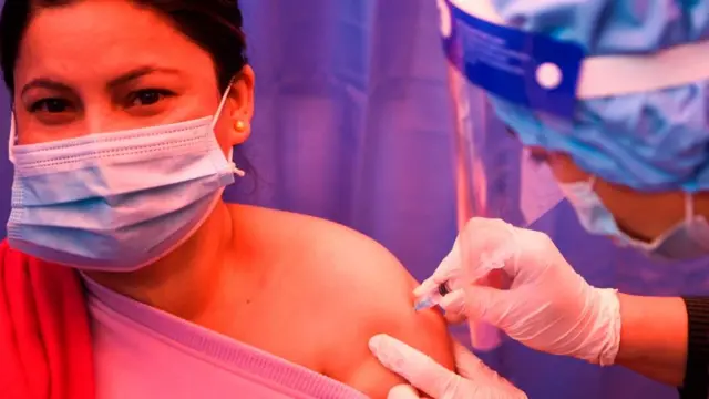 नेपाळमधील लसीकरणाचे प्रातिनिधिक छायाचित्र