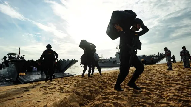 ทหารปฏิบัติการ