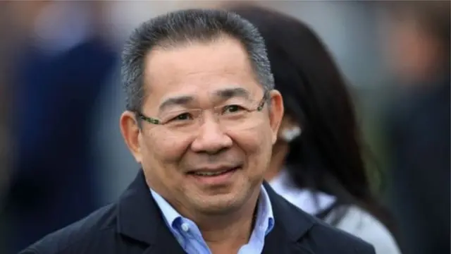 Umuherwe Vichai Srivaddhanaprabha, ukomoka muri Thailand akaba atunze abarirwa muri za miliyari, yaguze Leicester City amapawundi miliyoni 39 mu mwaka wa 2010