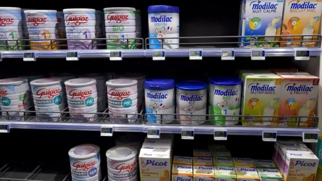 Supermarket shelve wey get milk products