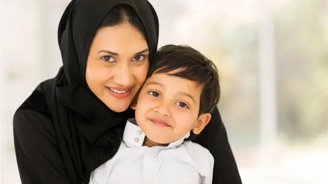 শিশু ও মা।