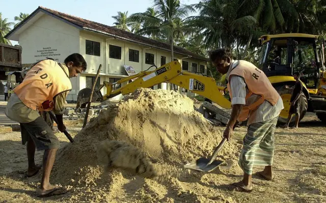 පවතින ආර්ථික අසීරුතාවට පිළියමක් ලෙස ඩොලර් මිලියන 600ක මූල්‍යාධාරයක් මෙරටට ලබාදීමට ලෝක බැංකුව එකඟතාව පළ කළේ ය.