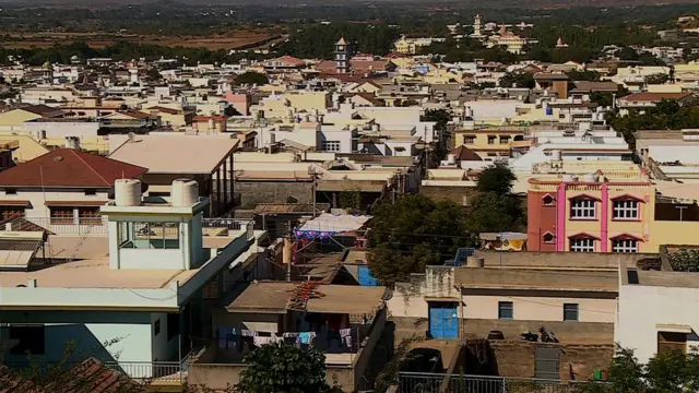 గుజరాత్‌, కోటీశ్వరుల గ్రామం