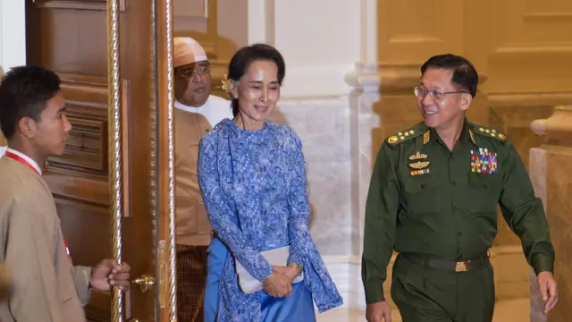 တပ်မတော်ကာကွယ်ရေးဦးစီးချုပ်နဲ့ အတိုင်ပင်ခံပြောကြားတဲ့စကားက ကွဲလွဲမှုတွေရှိနေ