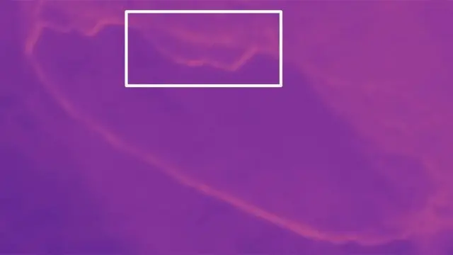 ภาพในกรอบสีขาวแสดงให้เห็นส่วนหนึ่งของแผ่นน้ำแข็งบางที่ริมขอบภูเขาน้ำแข็งเริ่มแตกตัวออก