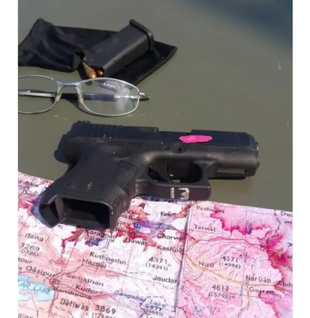 विंग कमांडर अभिनंदन वर्तमान के पास से मिले दस्तावेज़