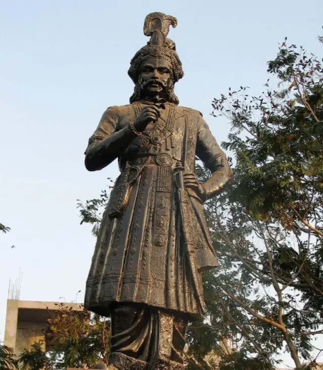 శ్రీకృష్ణదేవరాయల విగ్రహం