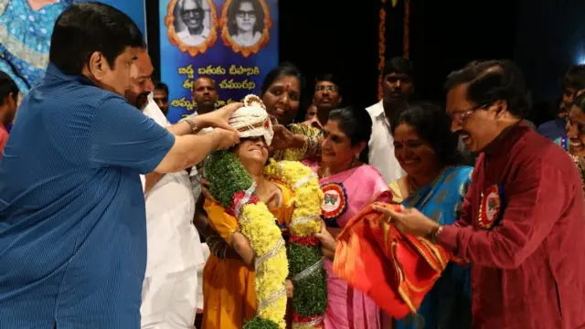 సిరిసిల్ల రాజేశ్వరి, బూర రాజేశ్వరి, సుద్దాల అశోక్ తేజ, ఆర్ నారాయణ మూర్తి, కేవీ రమణాచారి