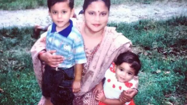 श्रृङ्खला खतिवडा