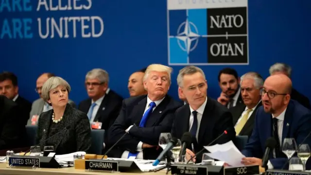 Trump y otros líderes durante una reunión de la OTAN, en Bruselas.