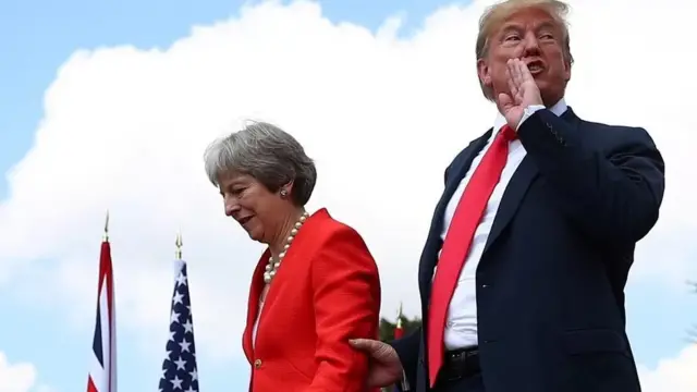 బ్రిటన్ మాజీ ప్రధాని టెరిసా మేతో అమెరికా మాజీ అధ్యక్షుడు డోనల్డ్ ట్రంప్