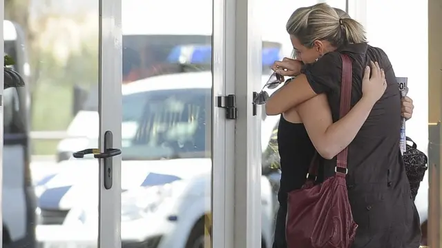 Familiares de los pasajeros del vuelo JK5022