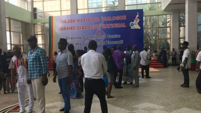 Pipo dey for di venue of di dialogue