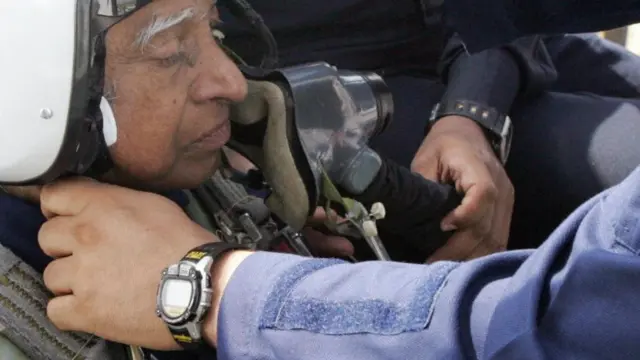 సుఖోయ్ యుద్ధ విమానంలో కో పైలట్గా అబ్దుల్ కలాం