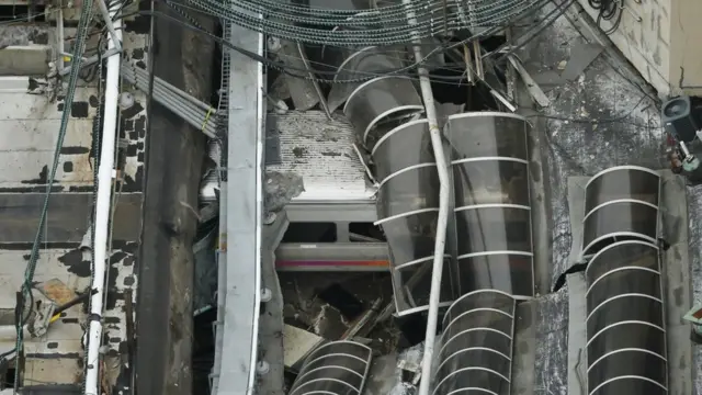 Techo colapsado por accidente de tren en Nueva Jersey.
