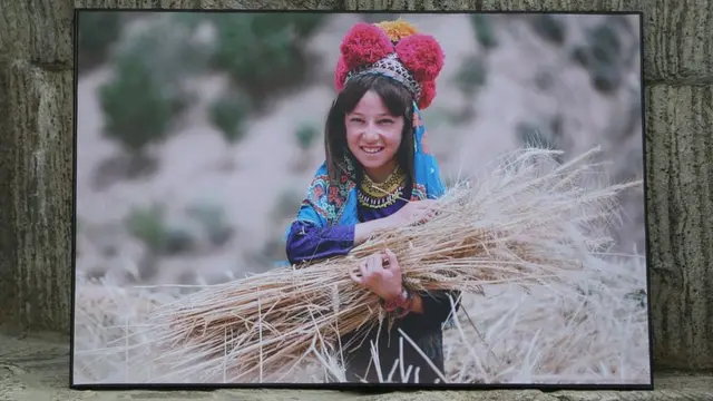 سرزمین گل بادام، نخستین نمایشگاه انفرادی عکس های امان الله صداقت است