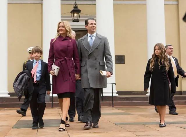 Donald Trump Jr. con su esposa, la exmodelo estadounidense Vanessa Kay Haydon, y dos de los cinco hijos de ambos.