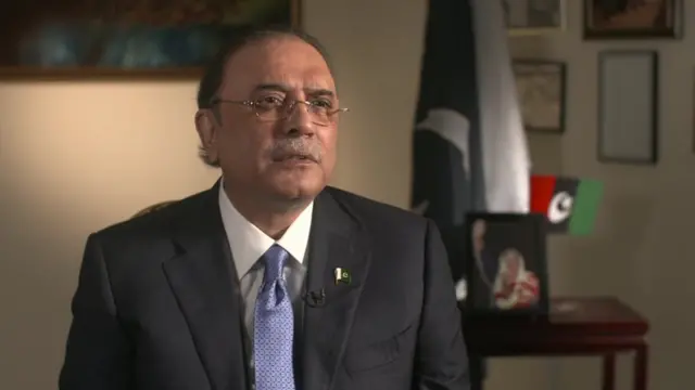 Asif Zardari entrevistado pela BBC