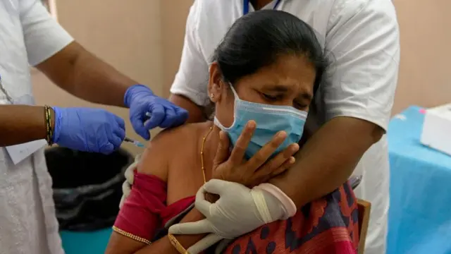 Obinrin India to n gba abẹrẹ